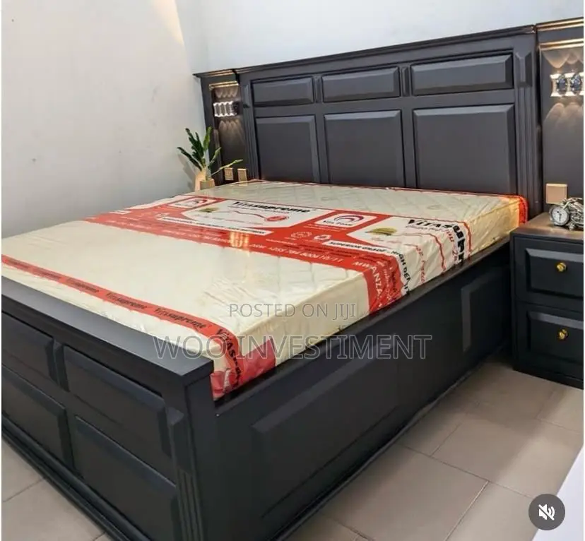 Vitanda Vya Kisasa Mbao Ngumu Sana(Mvule) Na Bedsides Zake