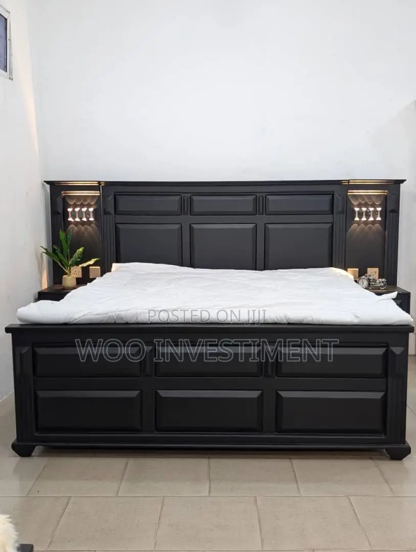 Vitanda Vya Kisasa Mbao Ngumu Sana(Mvule) Na Bedsides Zake
