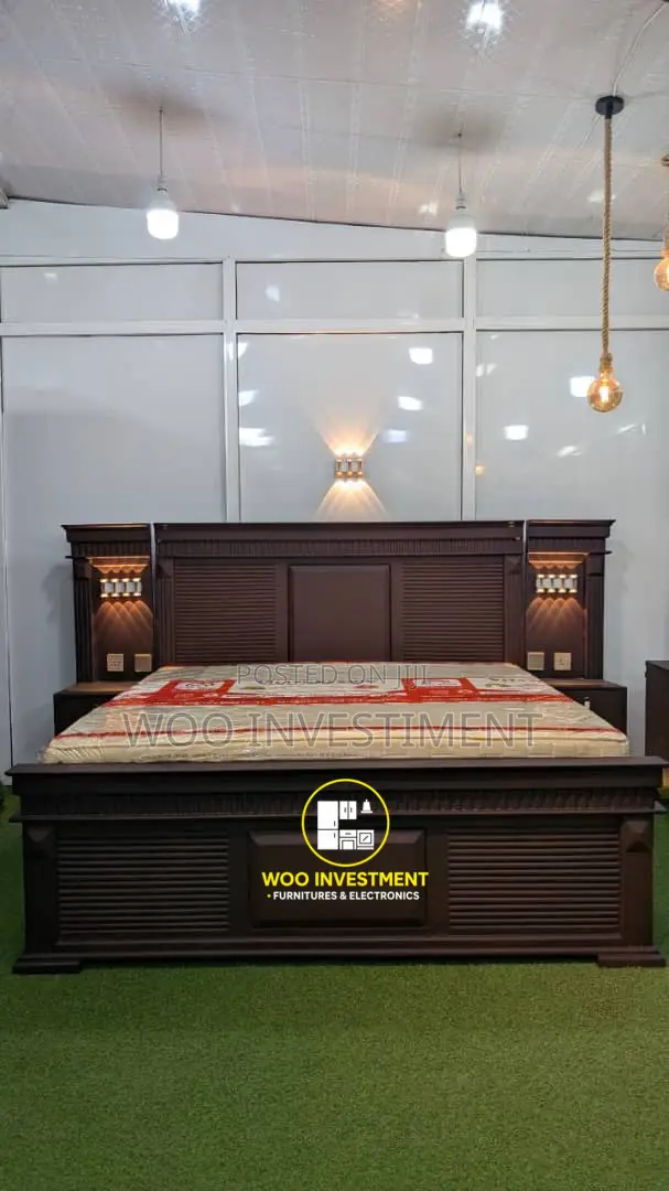 Vitanda Vya Kisasa Mbao Ngumu Sana(Mvule) Na Bedsides Zake