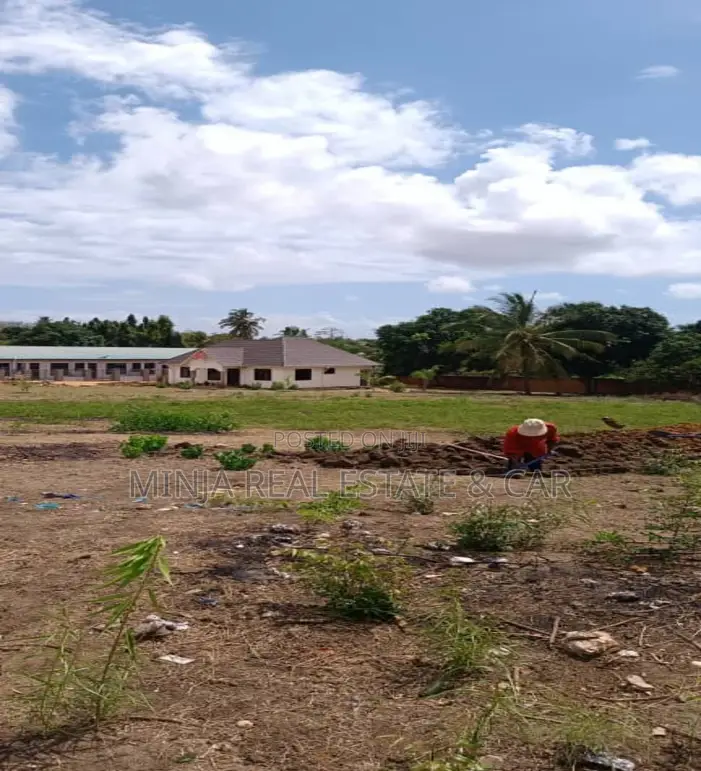 Plot for Sale Madale Police