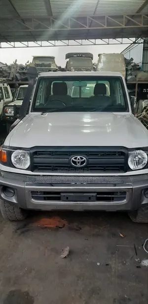 Toyota Land Cruiser Cabin