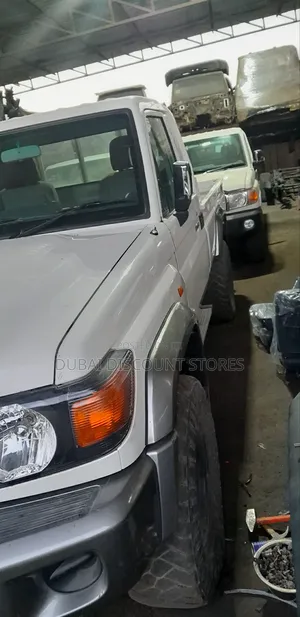 Toyota Land Cruiser Cabin