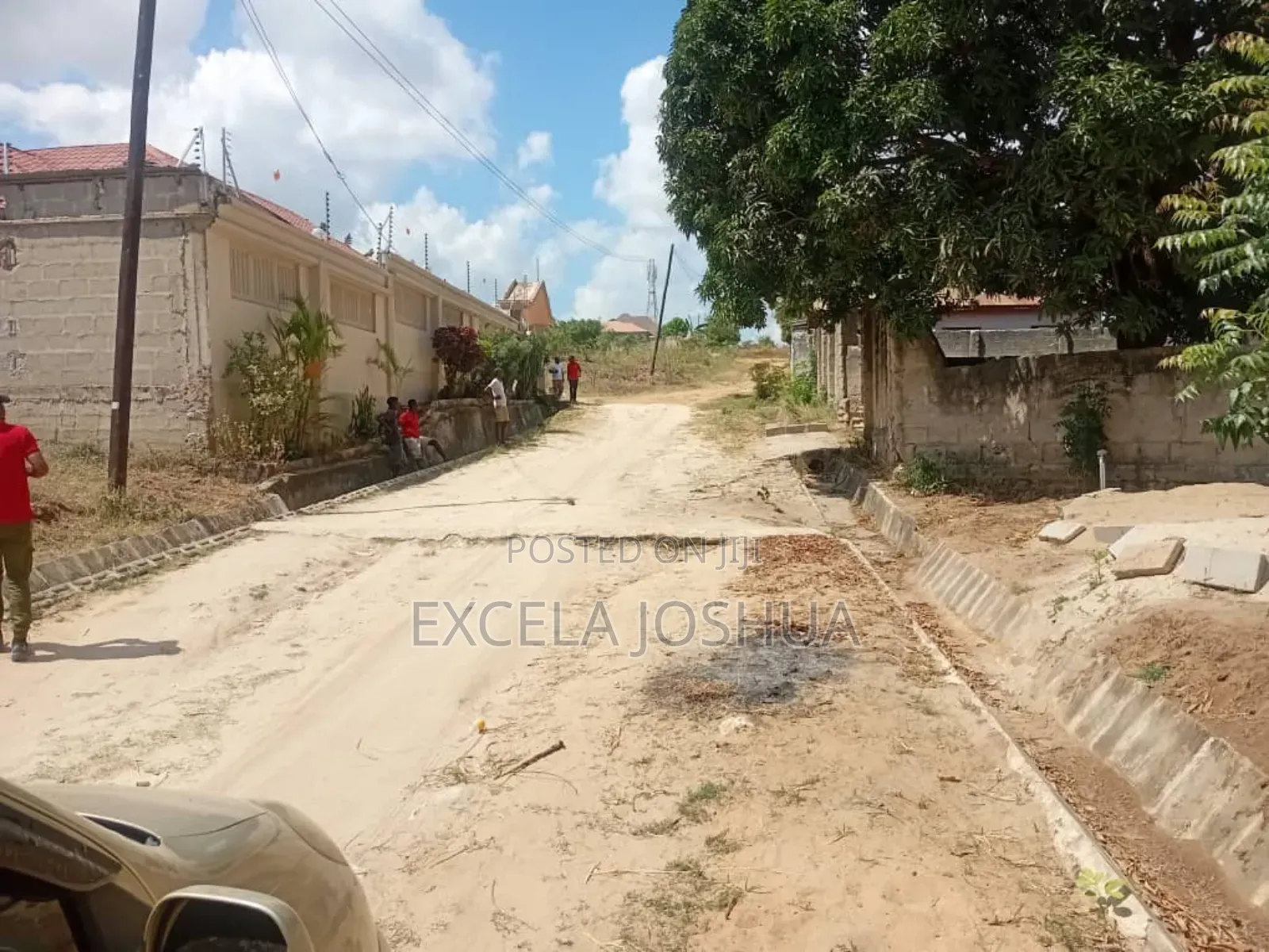 Kiwanja Kinauzwa Na Bank Na Mwenyewe Ameridhi, Kiko Bunju B