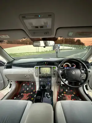 Toyota Crown 2004 White