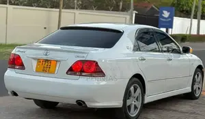 Toyota Crown 2004 White
