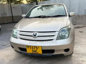 Toyota IST 2004 Gold