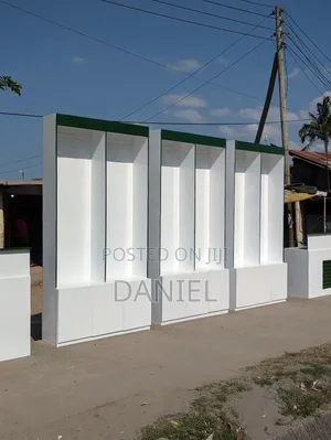 Shelf Unit Za Dukani Rangi Nyeupe Na Kijani