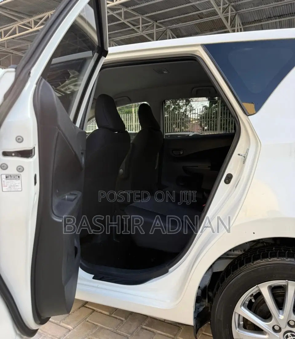 Toyota Ractis 1.5 FWD 2012 White