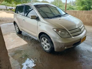 Toyota IST 2004 Gold