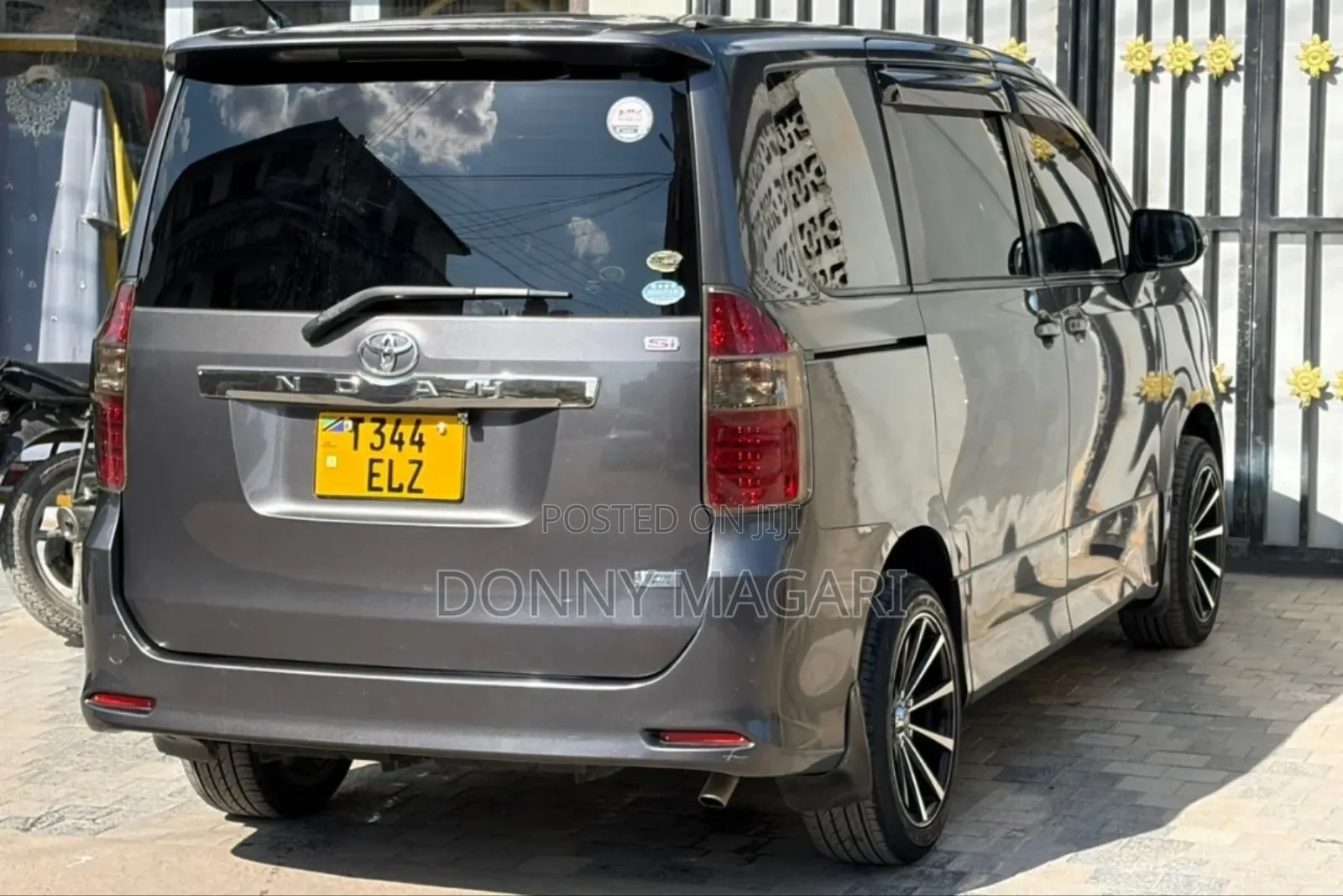 Toyota Noah 2008 Gray