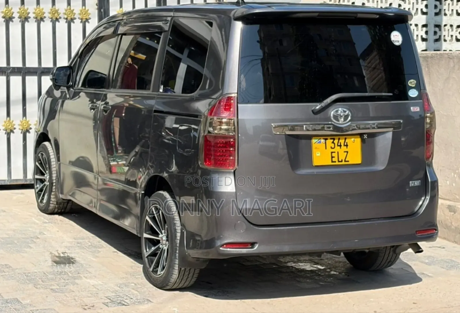 Toyota Noah 2008 Gray