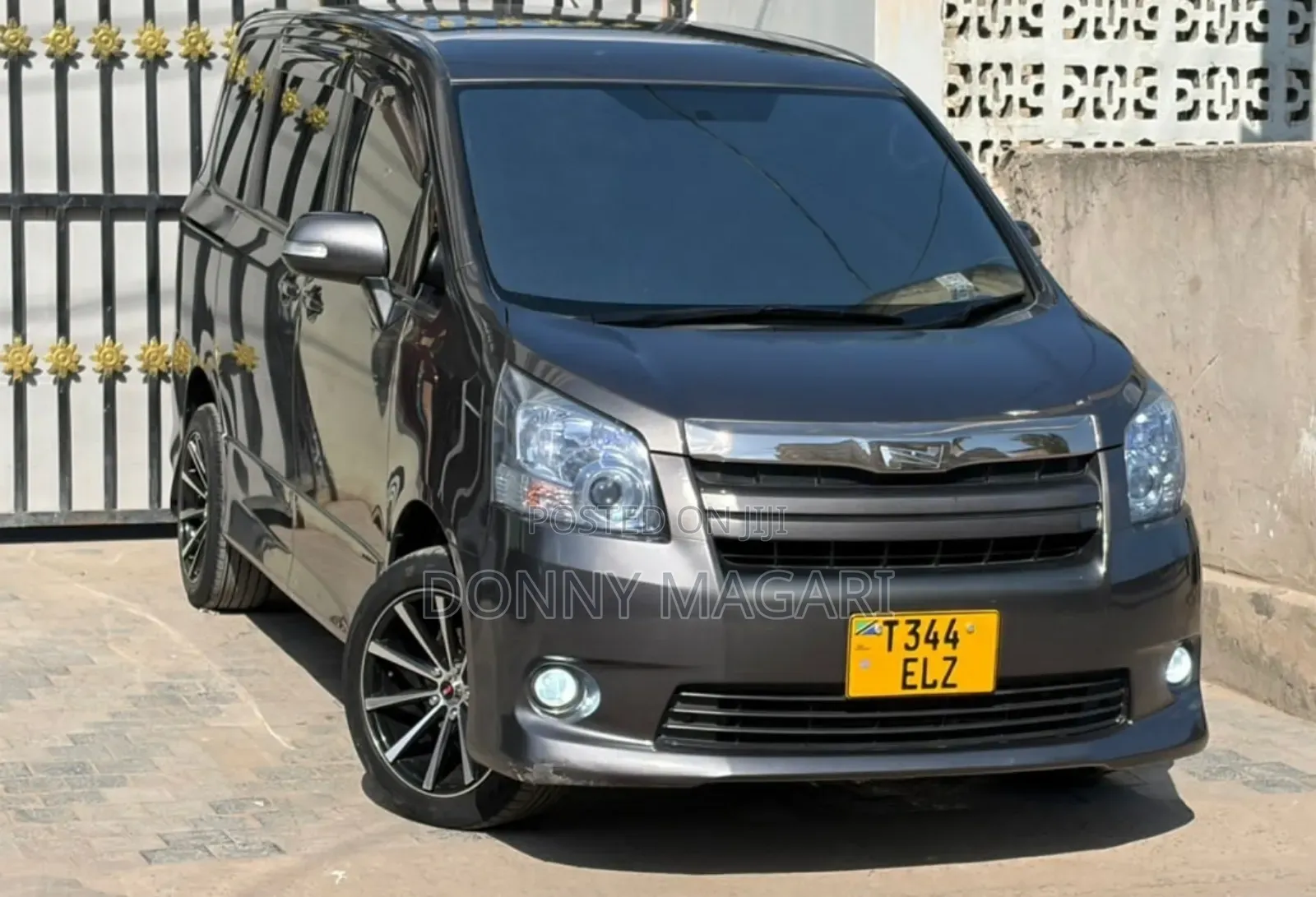 Toyota Noah 2008 Gray