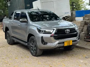 Toyota Hilux 2023 Gray
