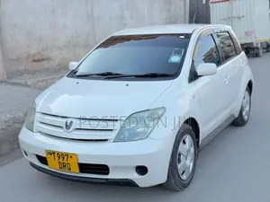 Toyota IST 2003 White