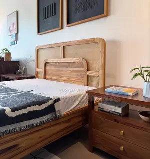 Hardwood Teak Bed Size 5/6 With Lattan Material