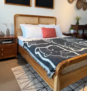 Hardwood Teak Bed Size 5/6 With Lattan Material