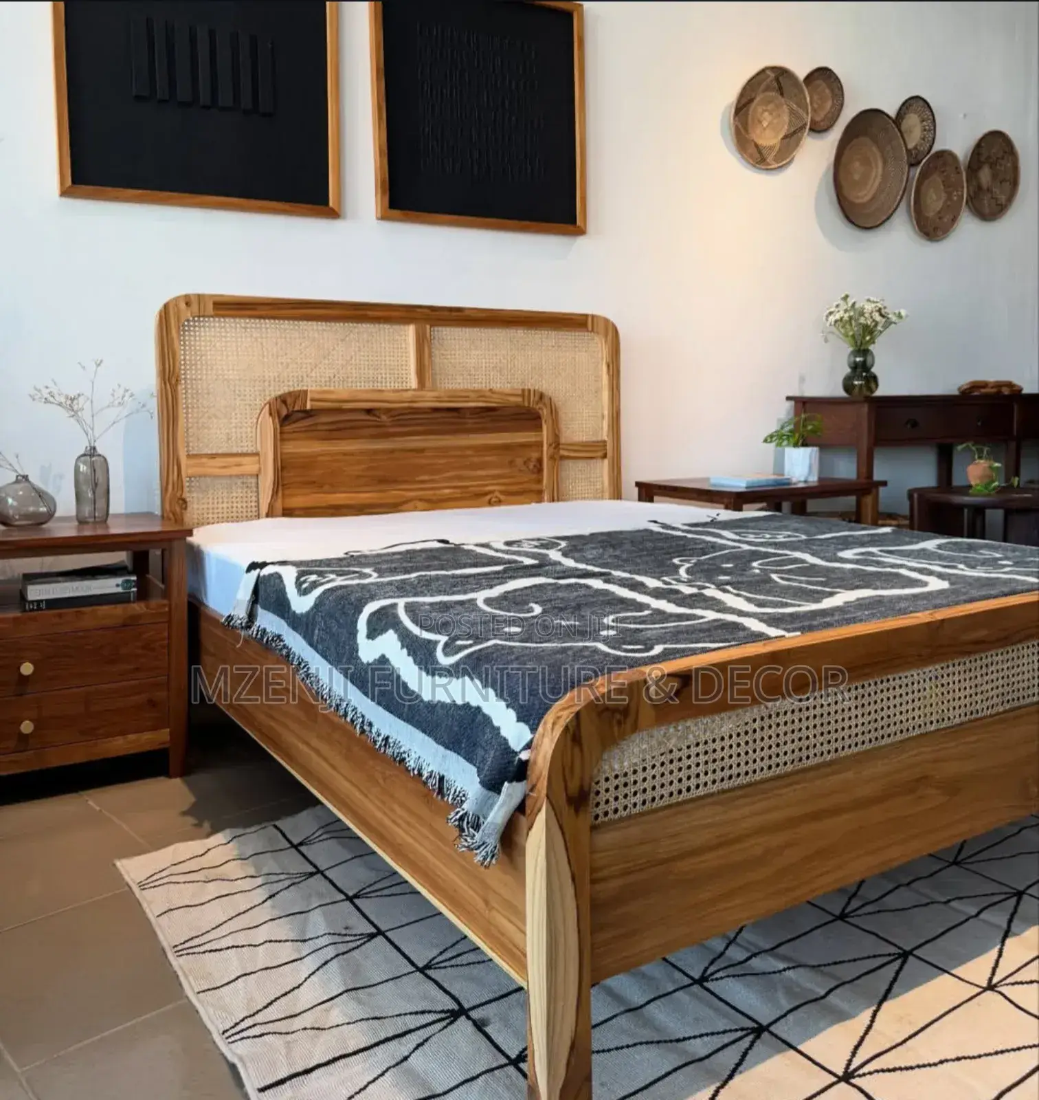 Hardwood Teak Bed Size 5/6 With Lattan Material