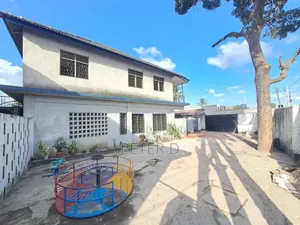 Jengo Karibu Na Lami Linafaa Kwa Shule Au Ofisi