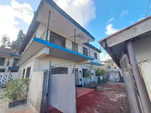 Jengo Karibu Na Lami Linafaa Kwa Shule Au Ofisi