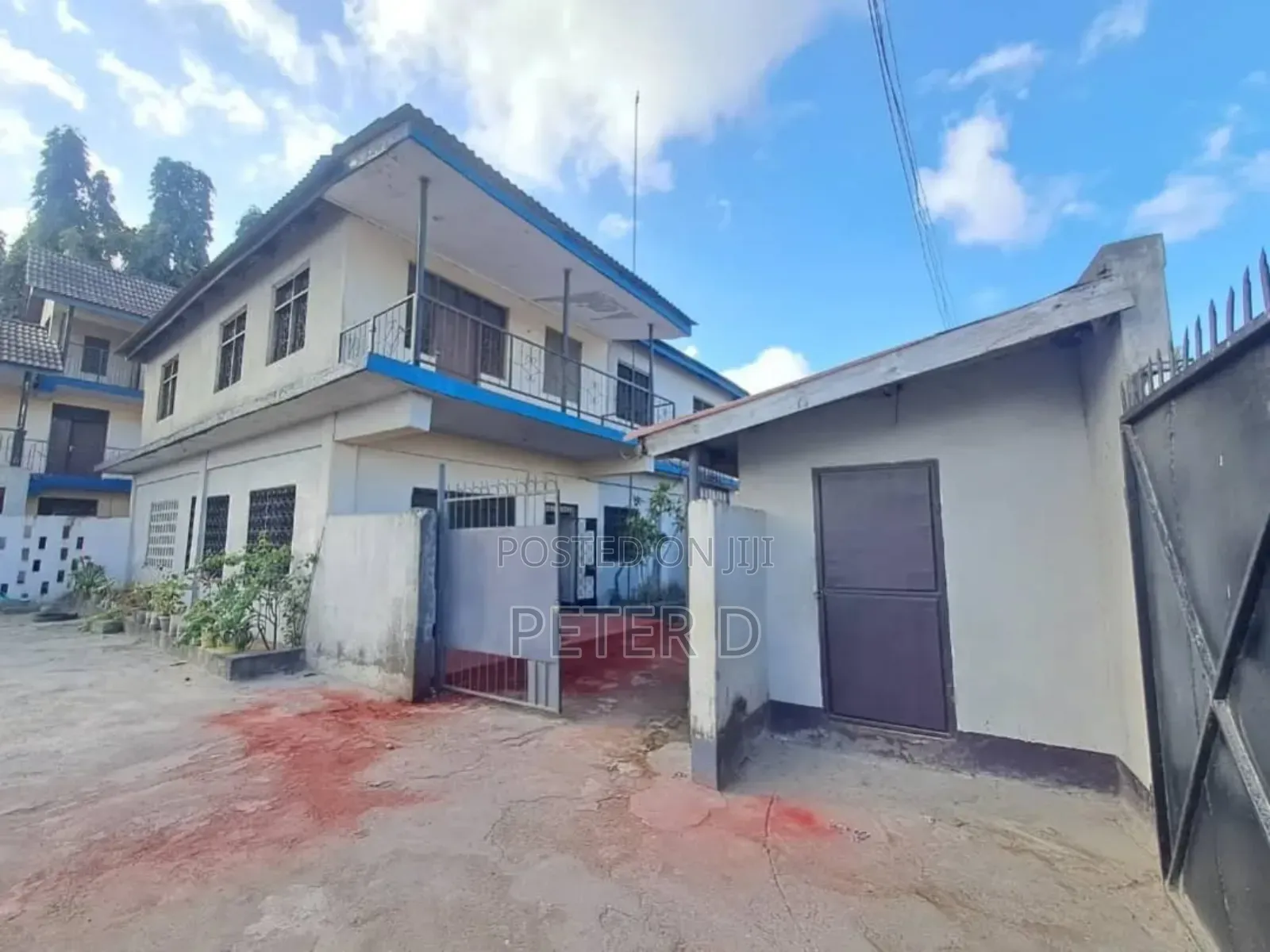 Jengo Karibu Na Lami Linafaa Kwa Shule Au Ofisi