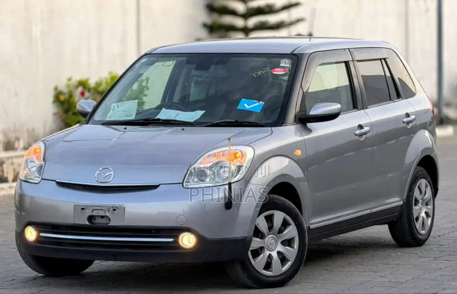 Mazda Verisa 2010