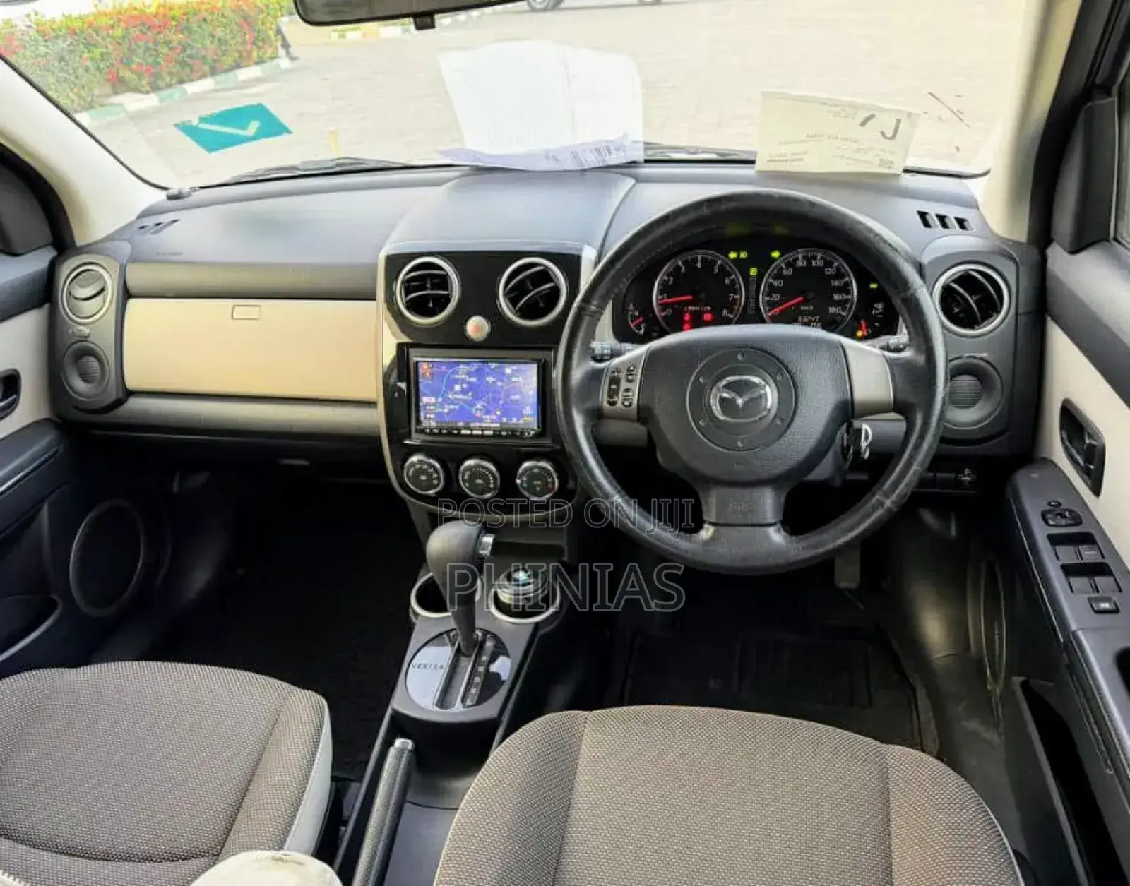 Mazda Verisa 2010