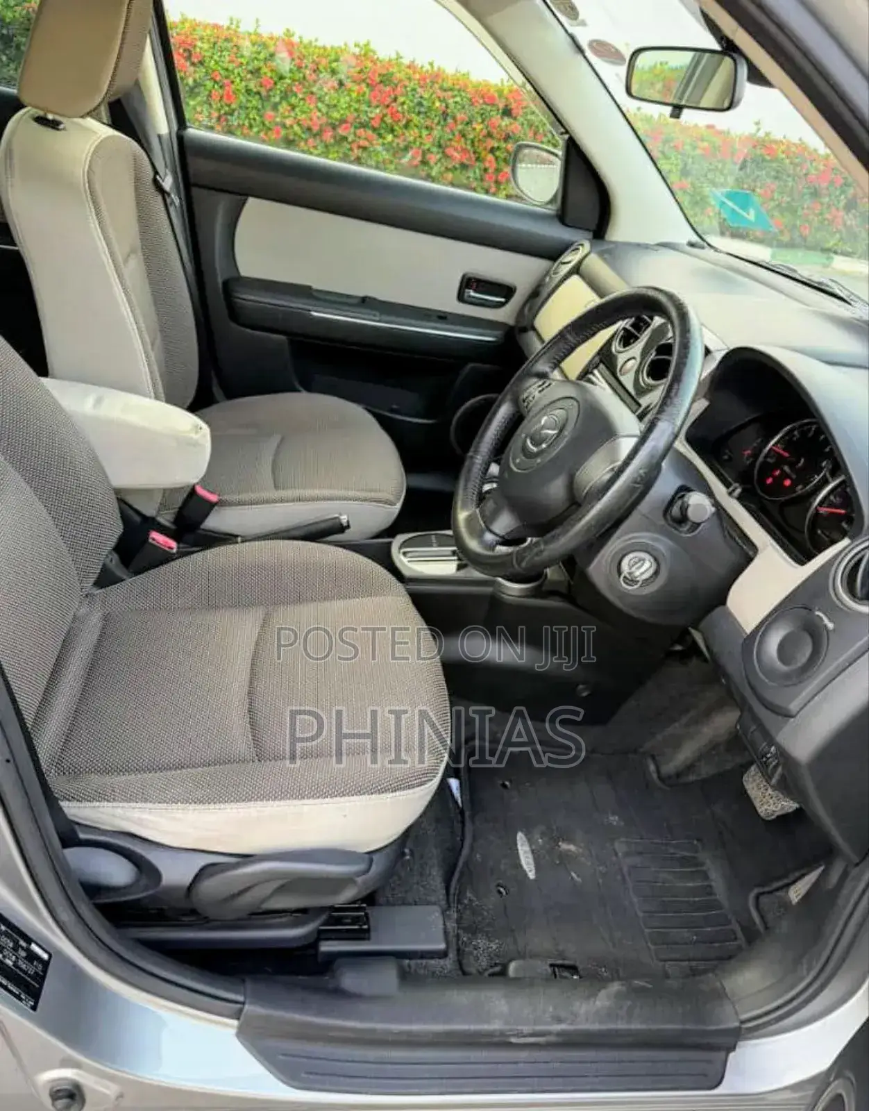 Mazda Verisa 2010