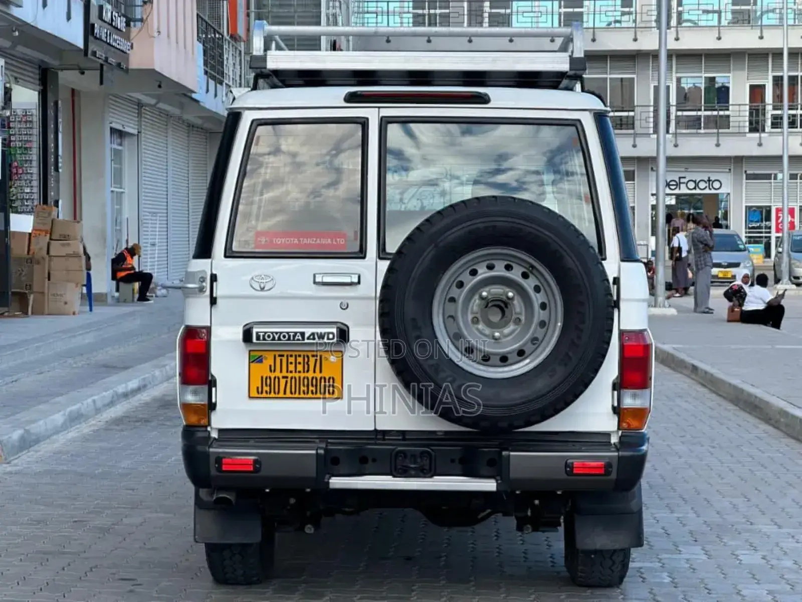 Toyota Land Cruiser 2013 White