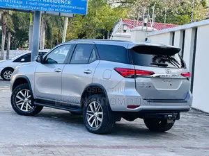 Toyota Fortuner 2.8 D RWD 2018 Silver
