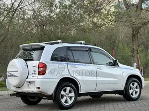 Toyota RAV4 2005 White