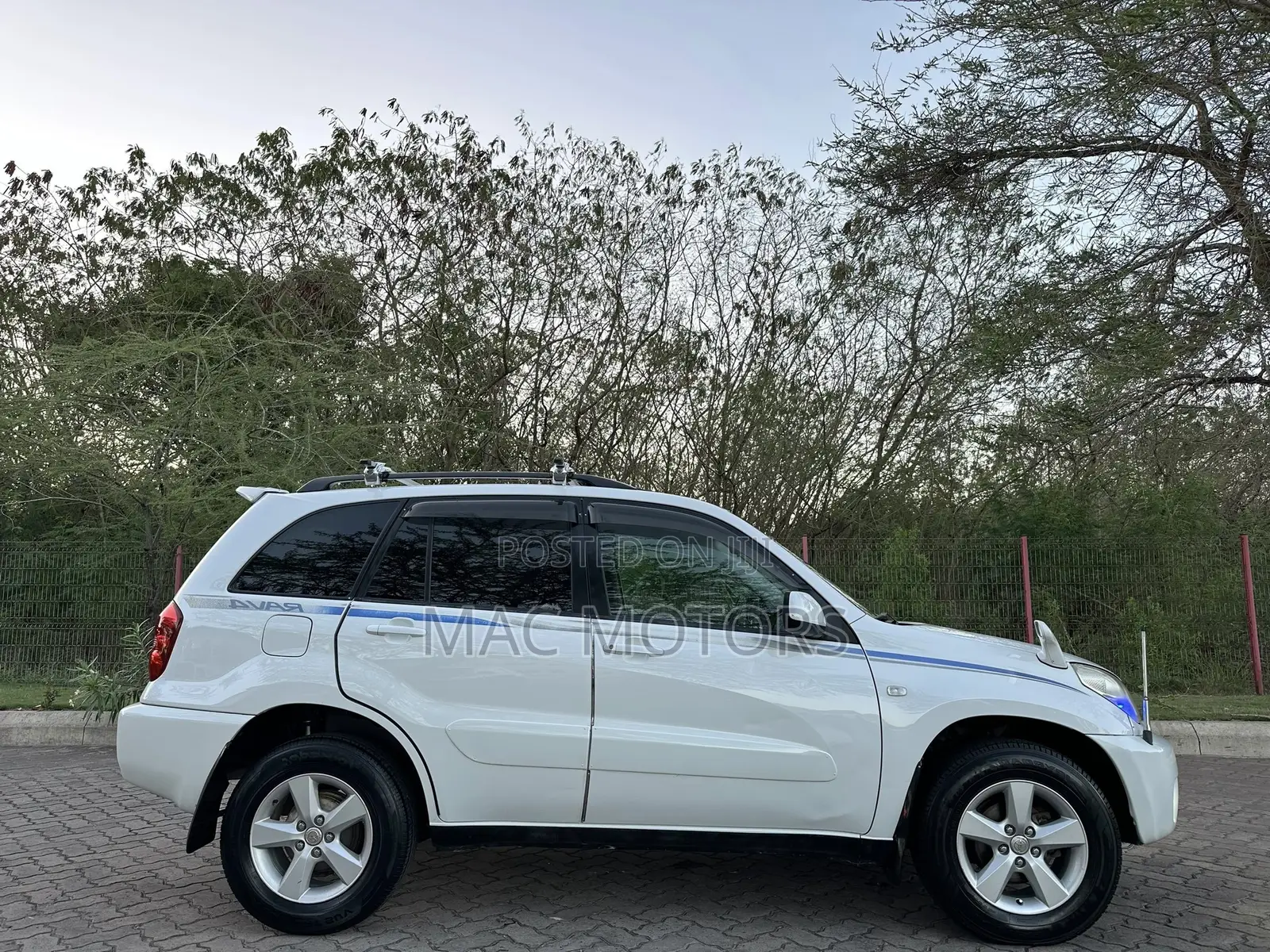 Toyota RAV4 2005 White