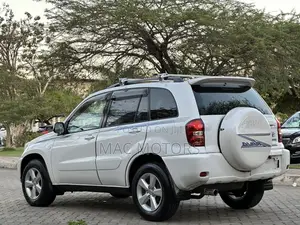 Toyota RAV4 2005 White