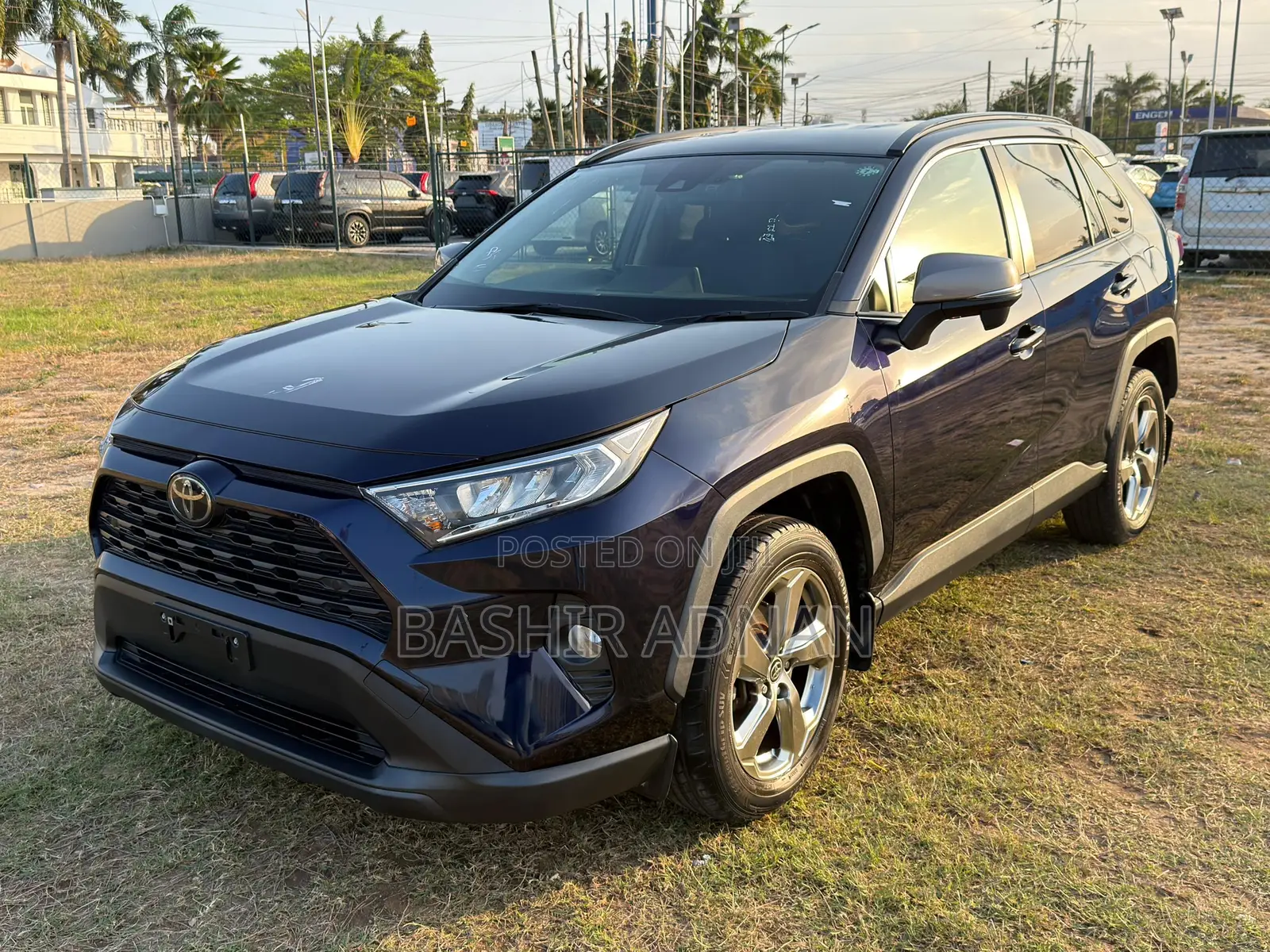 Toyota RAV4 2021 Blue