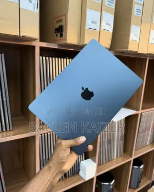 New Laptop Apple MacBook Air 2022 M2 8GB Apple M2 SSD 512GB