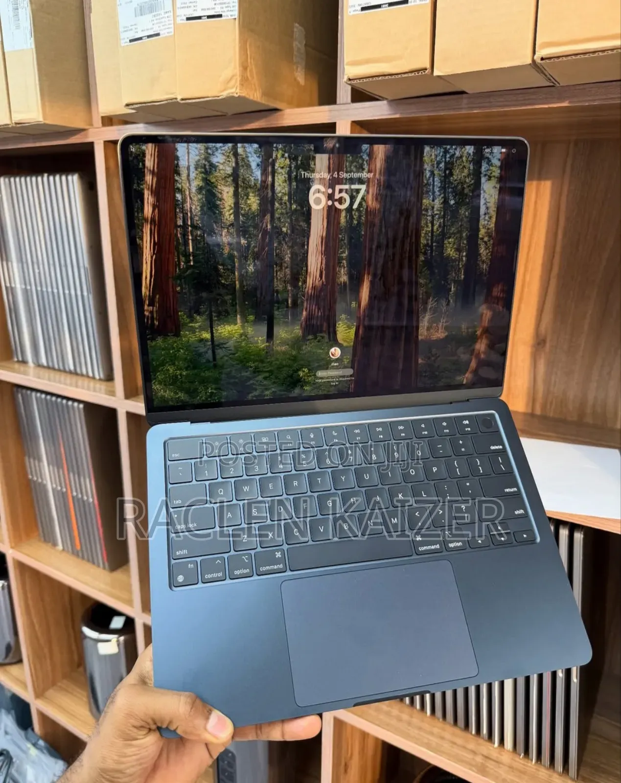 New Laptop Apple MacBook Air 2022 M2 8GB Apple M2 SSD 512GB