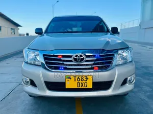 Toyota Hilux 2015 Silver