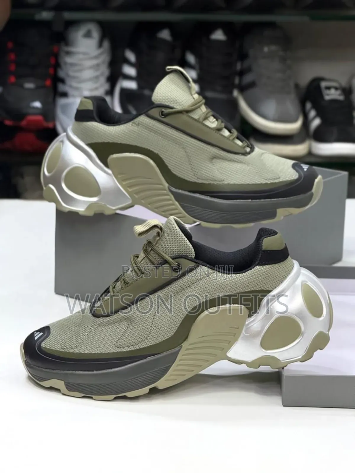 Viatu or Raba or Men's Shoes Worn Irregularly