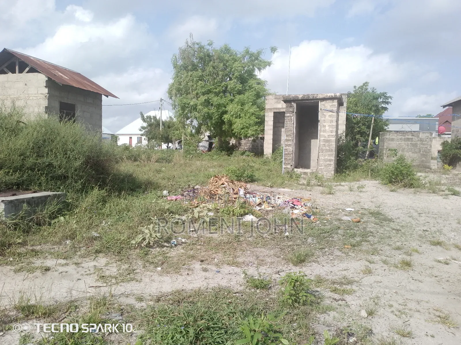Eneo Sqmita 400 Chumba 1 Na Kisima, Linauzwa Milioni 17.5 Bombambili.