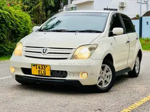 Toyota IST 2005 White