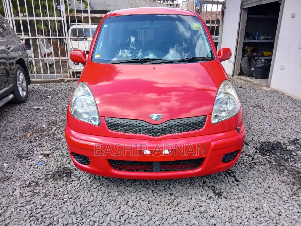 Toyota Fun Cargo 2003 Red