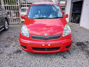 Toyota Fun Cargo 2003 Red