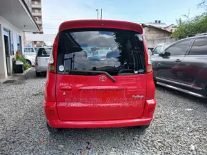Toyota Fun Cargo 2003 Red