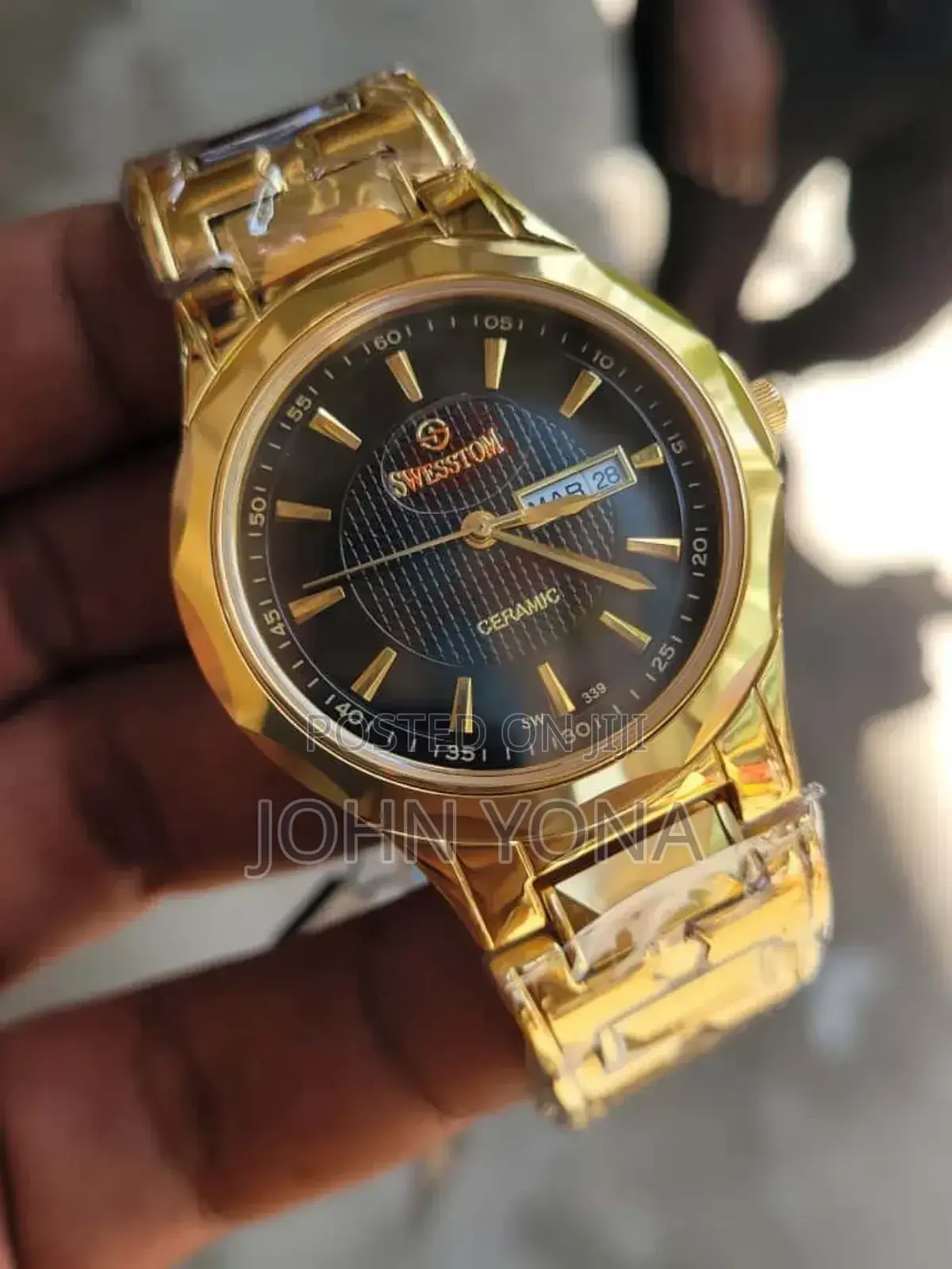 Swesstom Ceramic Men's Watch With a Gold-Colored Band and a Black Face