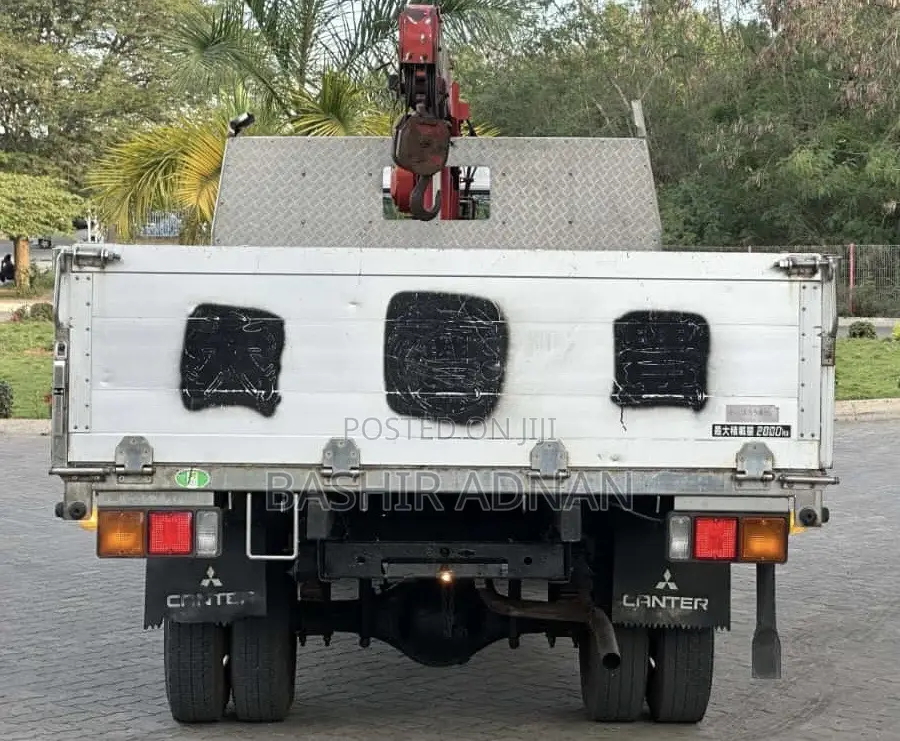 Mitsubishi Canter Crane 3.5 Tonnes Unregistered(Chasis) Mpya.