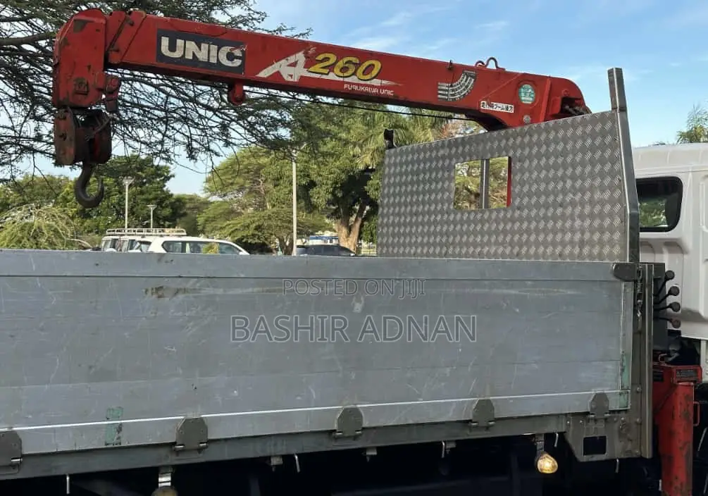 Mitsubishi Canter Crane 3.5 Tonnes Unregistered(Chasis) Mpya.
