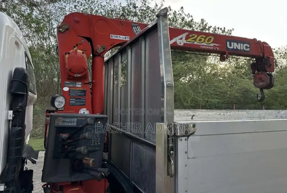 Mitsubishi Canter Crane 3.5 Tonnes Unregistered(Chasis) Mpya.