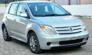 Toyota IST 2004 Silver