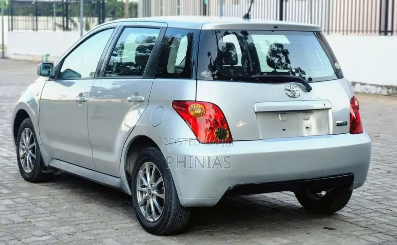 Toyota IST 2004 Silver