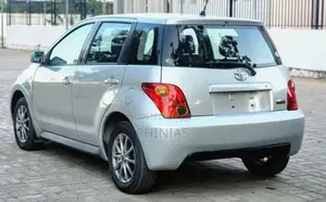 Toyota IST 2004 Silver