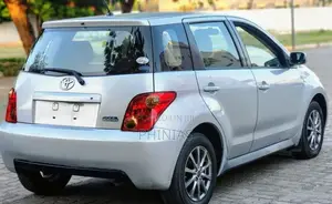 Toyota IST 2004 Silver